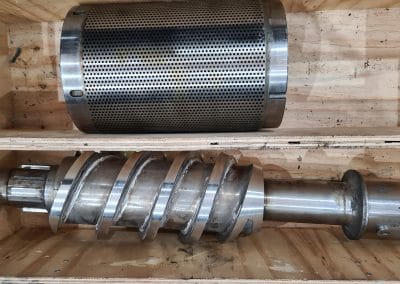 Extruder screw and basket hardfacing